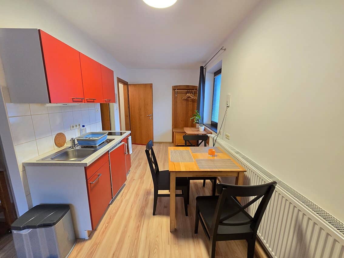*** BALKON *** UNBEFRISTET *** GEMEINSCHAFTSGARTEN *** KFZ STELLPLATZ ***