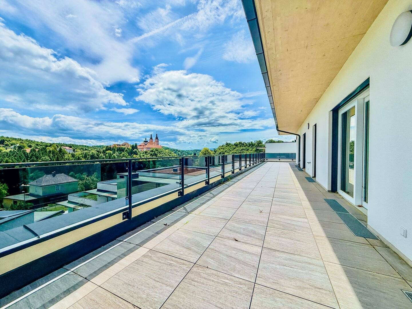 PENTHOUSE MARIATROST I 100m² TERRASSE I BASILIKA I TIEFGARAGE I LIFT DIREKT IN DIE WOHNUNG I ERSTBEZUG I SÜD-WEST AUSRICHTUNG I ABSOLUTE RUHELAGE I SEHR HELL I PROJEKT WOHNEN I
