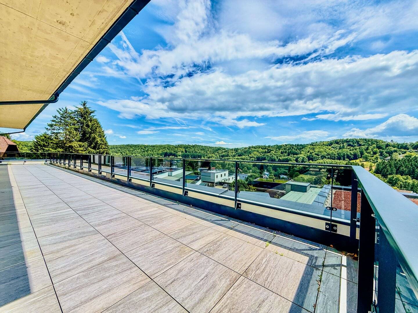 PENTHOUSE MARIATROST I 100m² TERRASSE I BASILIKA I TIEFGARAGE I LIFT DIREKT IN DIE WOHNUNG I ERSTBEZUG I SÜD-WEST AUSRICHTUNG I ABSOLUTE RUHELAGE I SEHR HELL I PROJEKT WOHNEN I
