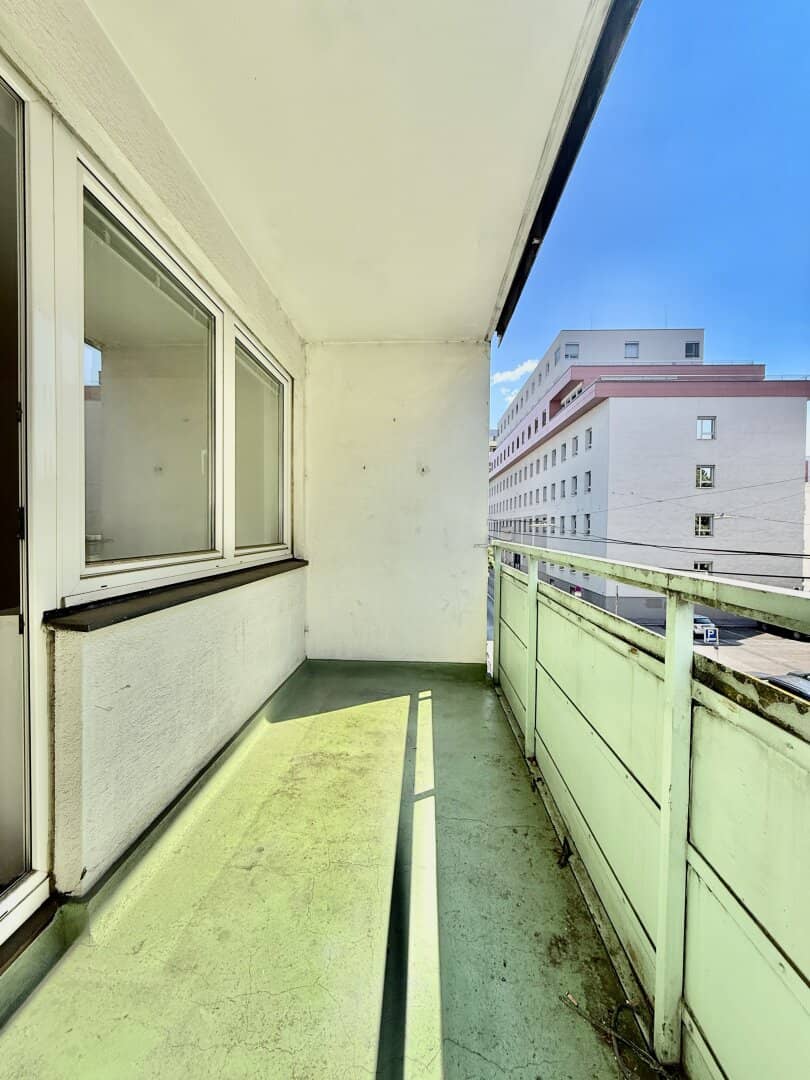 Loggia inner city location very quiet directly at TU Graz very bright light filled second floor with elevator PROJEKT WOHNEN I 2. STOCK I LOGGIA I INNENSTADT LAGE I SEHR RUHIG I DIREKT AN DER TU GRAZ I SEHR HELL I LICHTDURCHFLUTET I PROJEKT WOHNEN I 2ND FLOOR WITH ELEVATOR I LOGGIA I INNER CITY LOCATION I VERY QUIET I DIRECTLY AT TU GRAZ I VERY BRIGHT I LIGHT-FILLED I PROJECT LIVING I 2ND FLOOR WITH ELEVATOR I PROJECT LIVING