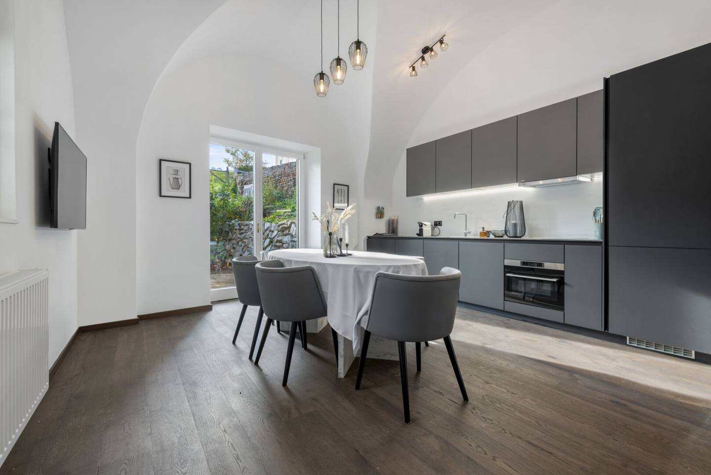 *** HISTORISCHE PREMIUM RESIDENZ *** EXKLUSIV *** GROSSZÜGIGER GRUNDRISS *** VERMIETET BIS 2030 ***