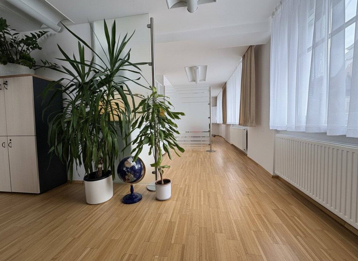 Air-conditioned office or practice space in the best central location