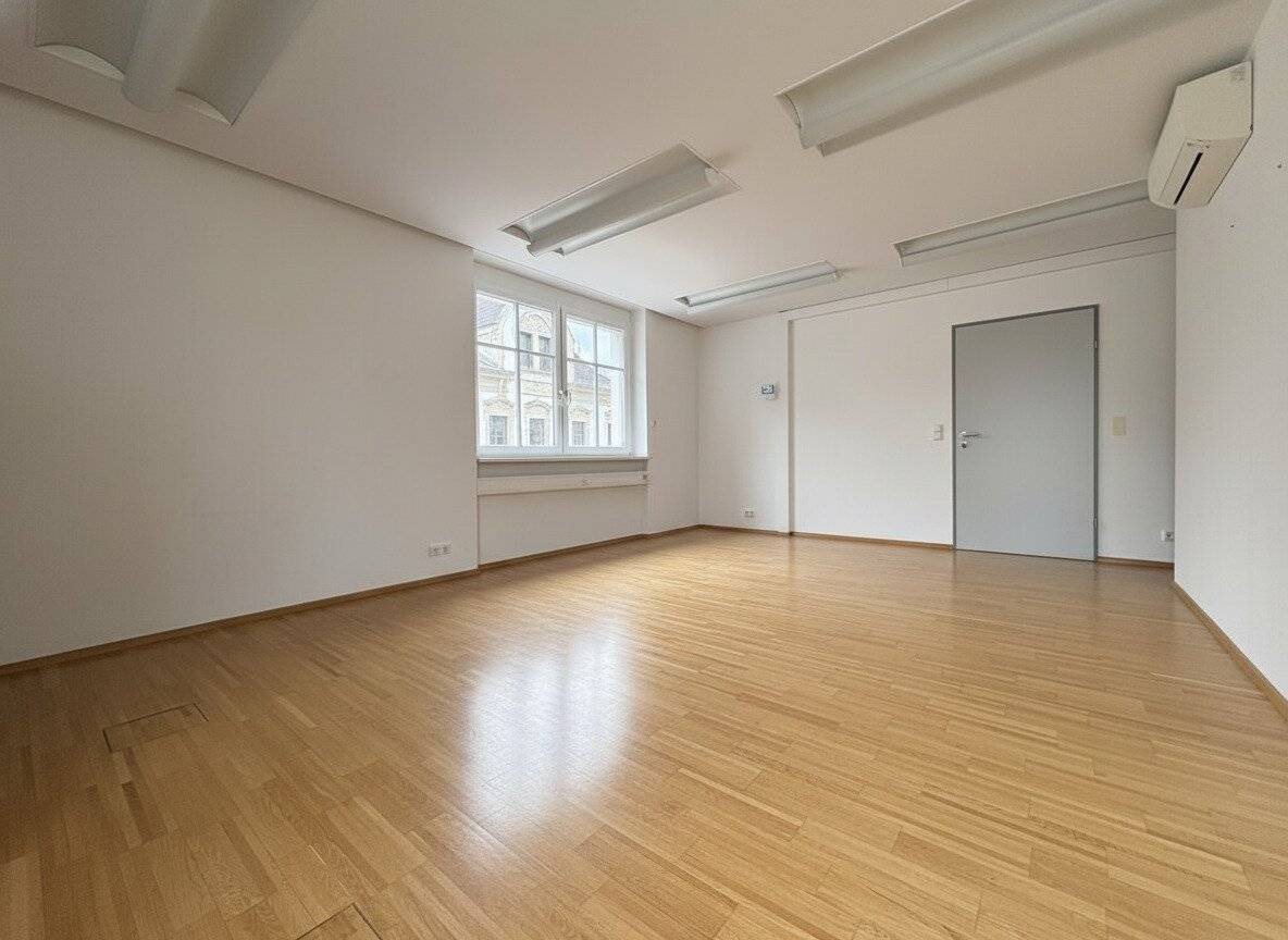 Air-conditioned office or practice space in the best central location