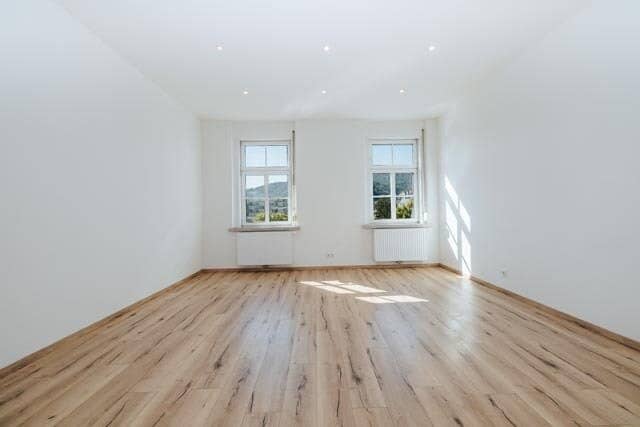 Completely renovated 3rd floor with elevator bright and friendly near the train station balcony modern bathroom with level-access shower Projekt Wohnen