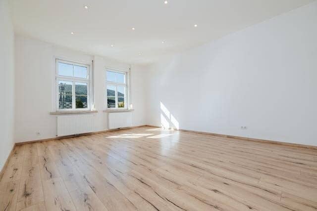 Completely renovated 3rd floor with elevator bright and friendly near the train station balcony modern bathroom with level-access shower Projekt Wohnen