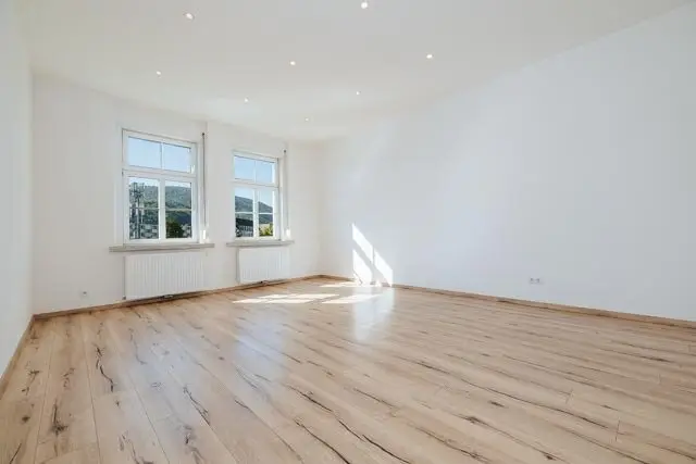 TRAIN STATION NEAR LOCATION I BALCONY I COMPLETELY RENOVATED I 3RD FLOOR WITH ELEVATOR I BRIGHT & FRIENDLY I MODERN BATHROOM WITH LEVEL ACCESS SHOWER I PROJECT LIVING