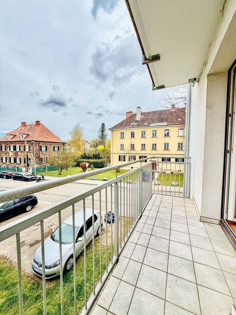 Renovation project with potential in prime Geidorf location, herringbone parquet, east facing balcony, light filled, Projekt Wohnen