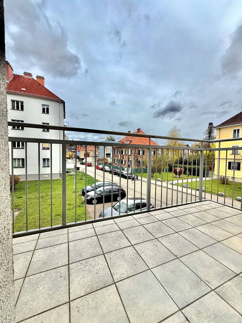 Prime Location Geidorf I Herringbone Parquet I Renovation Project with Potential I East Balcony I Light filled I Projekt Wohnen