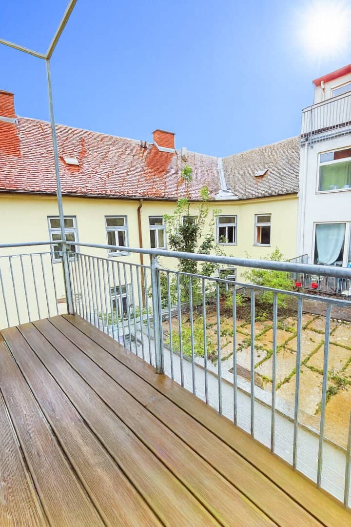One month rent free living at the park edge balcony WG suitable quiet bathtub available immediately PROJEKT WOHNEN