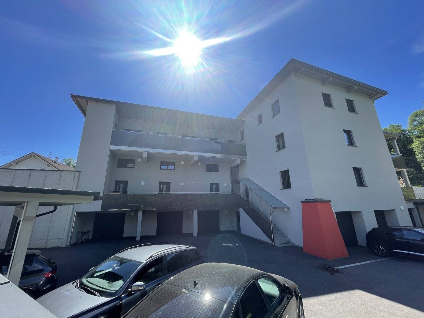 Neuwertige Maisonette-Eigentumswohnung mit Reihenhauscharakter, Garten und Garage