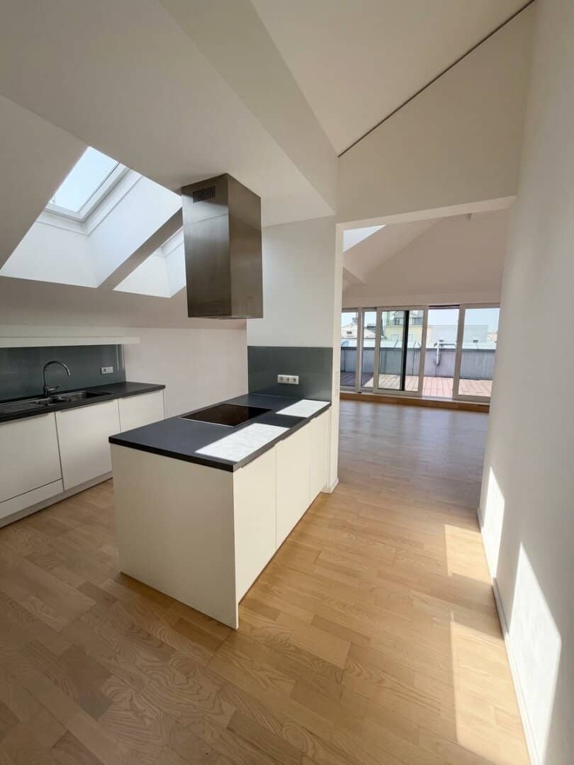 Attic apartment with a roof terrace and furnished kitchen in the city center of Ried
