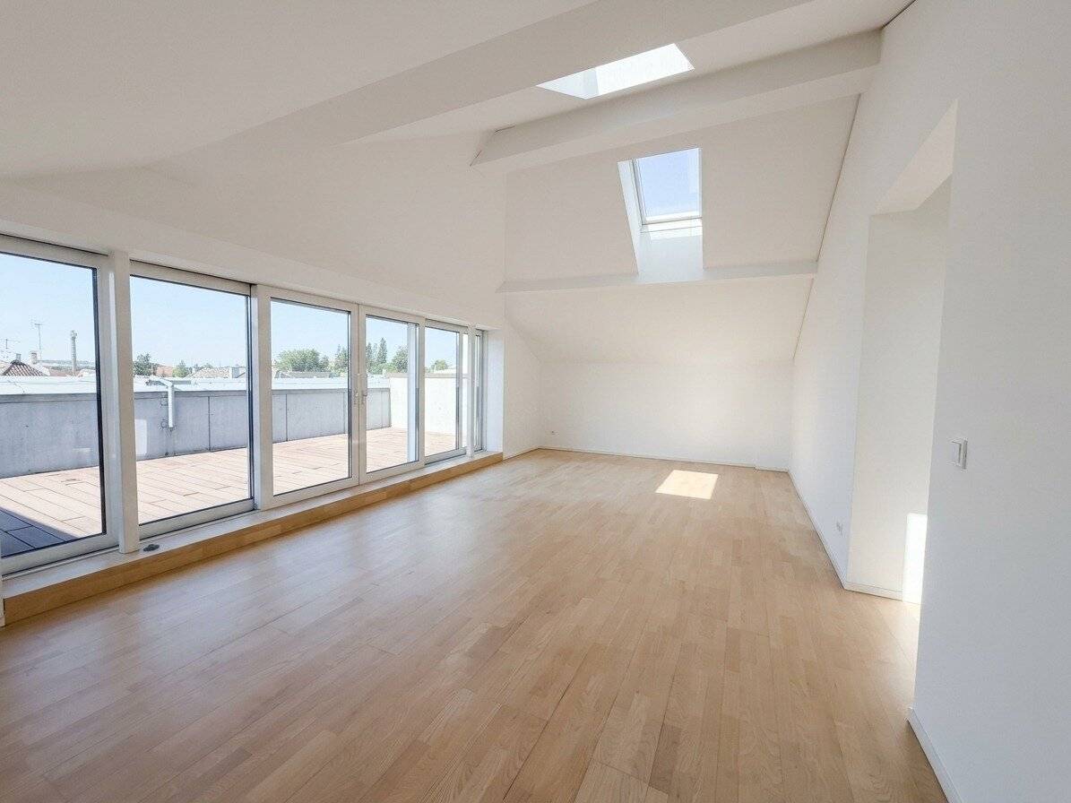 Attic apartment with a roof terrace and furnished kitchen in the city center of Ried