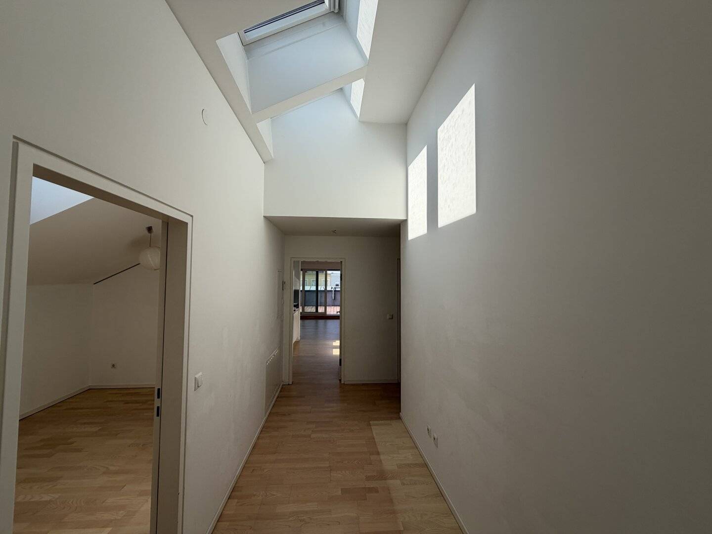 Dachterrassenwohnung mit möblierter Küche im Stadtzentrum von Ried