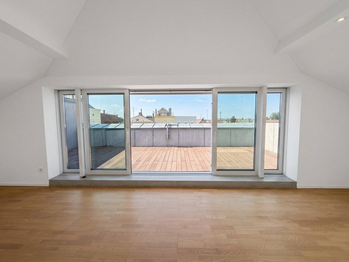 Attic apartment with a roof terrace and furnished kitchen in the city center of Ried