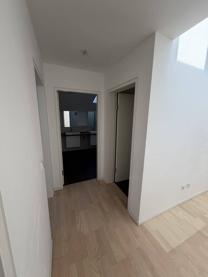 Dachterrassenwohnung mit möblierter Küche im Stadtzentrum von Ried