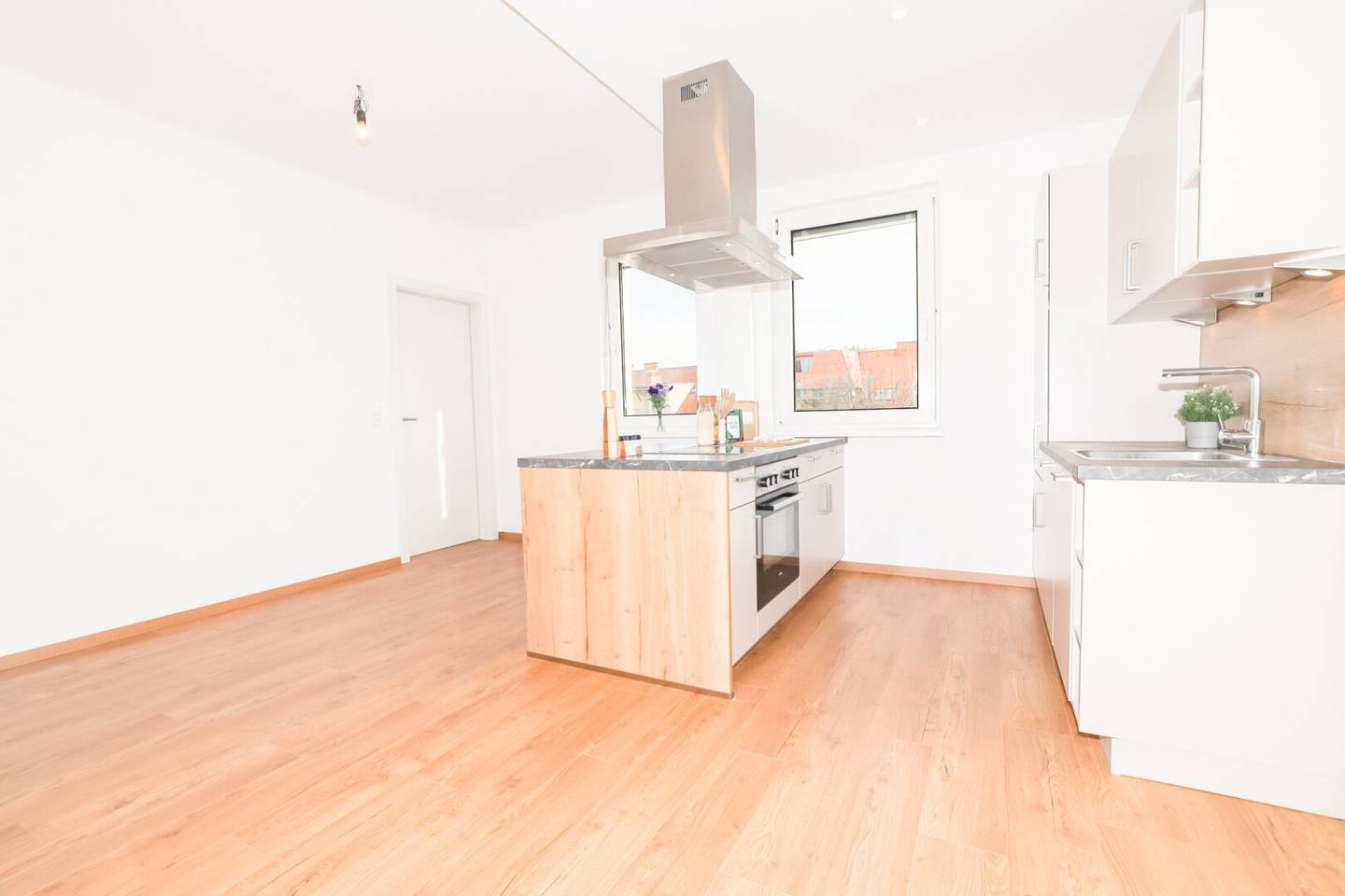 WOW I TOP FLOOR PLAN I MODERN RENOVATED I OPEN KITCHEN I 4TH FLOOR WITH ELEVATOR I BATHTUB I PETS WELCOME I PROJEKT WOHNEN I