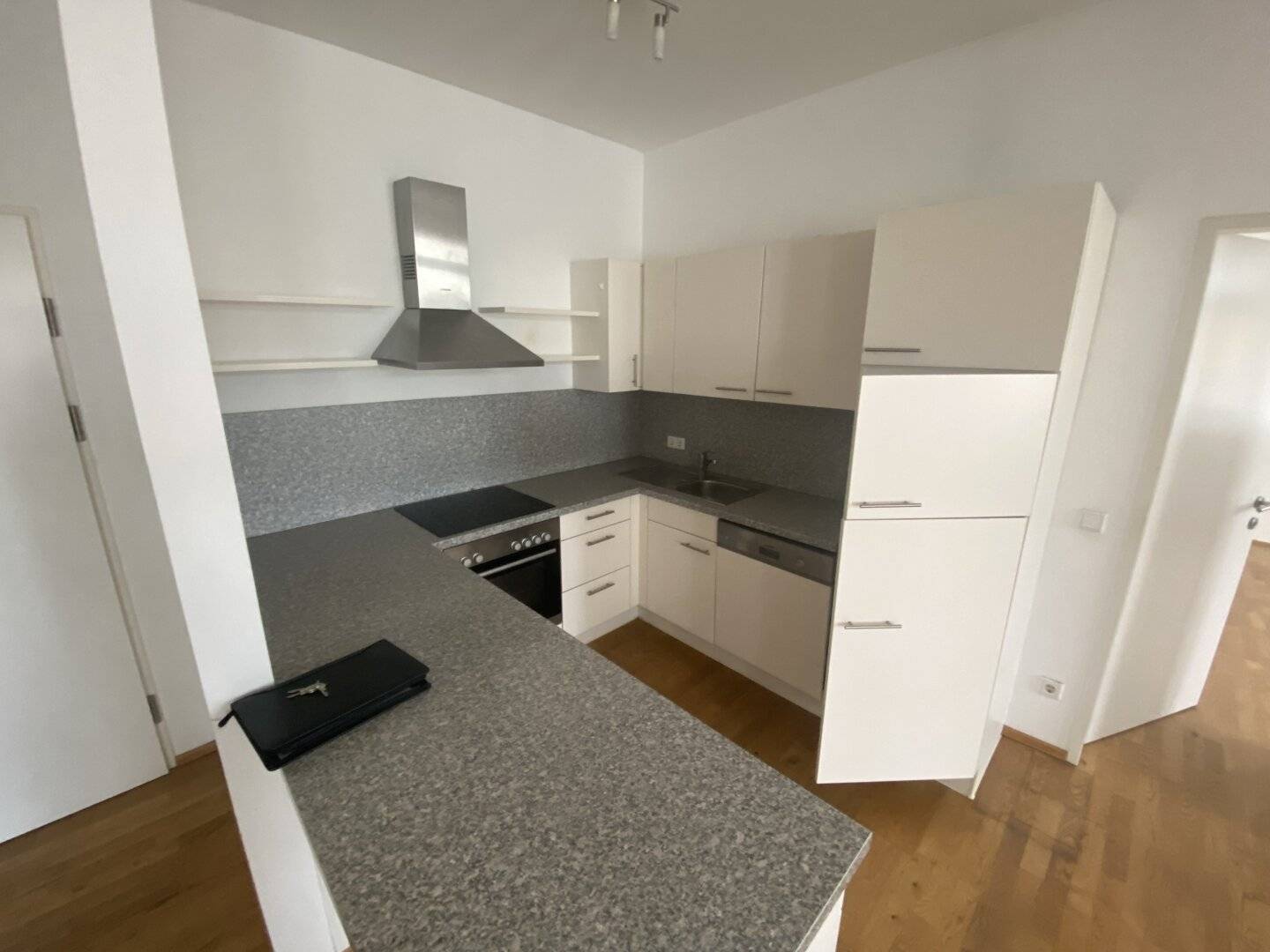 Spacious, centrally located, bright two room apartment with furnished kitchen in Ried