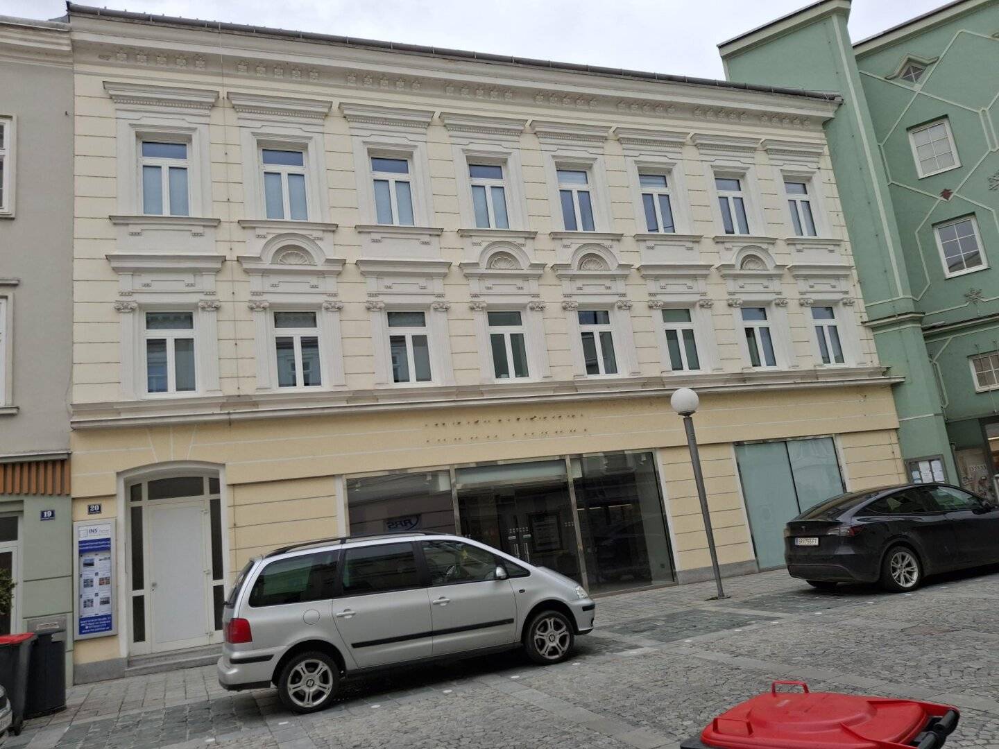 Spacious, centrally located, bright two room apartment with furnished kitchen in Ried