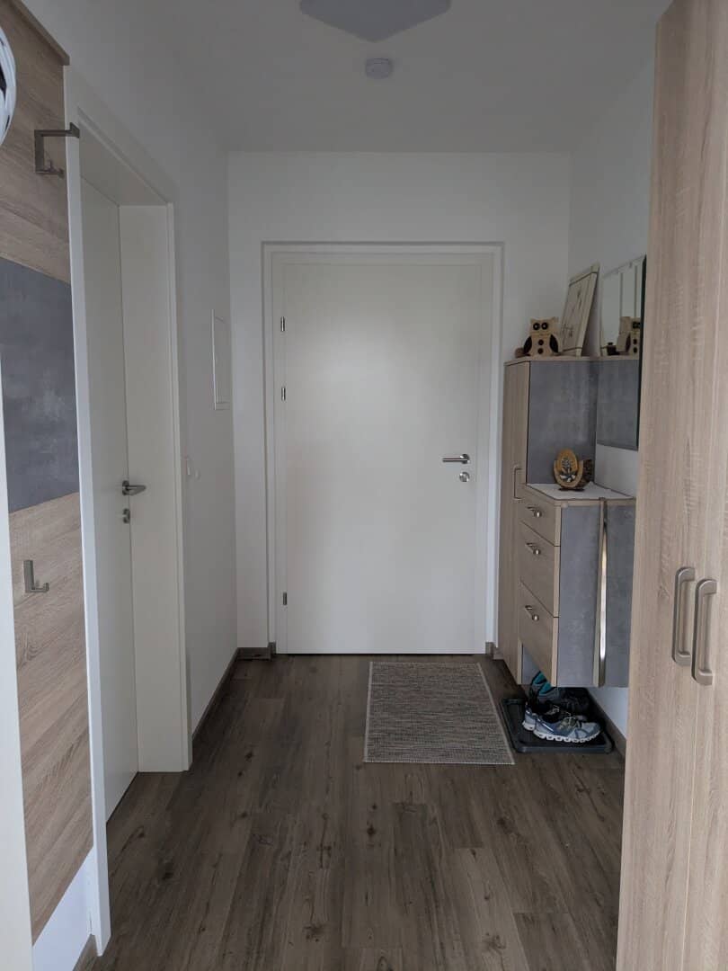 Like new cozy 2 room apartment with loggia, furnished kitchen and carport parking space in Maria Schmolln