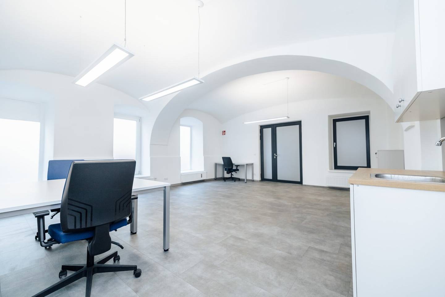 Provision free in top location parking space highly frequented location display window newly renovated modern commercial property available immediately I