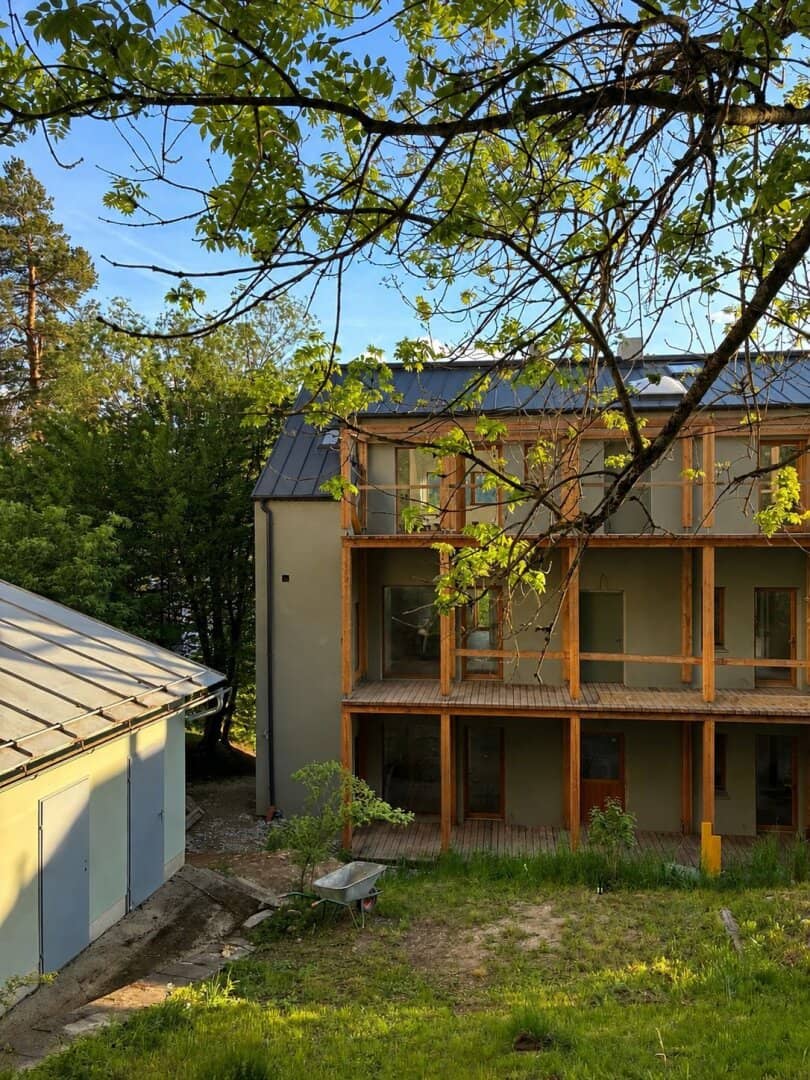Completely renovated architect's house with each apartment individually designed and attractive return potential or simply enjoy it yourself