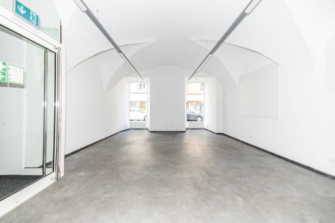 PROV. FREI ZENTRALES GESCHÄFTSLOKAL I HOHE PASSANTENFREQUENZ I KLIMATISIERT & LICHTDURCHFLUTET I BESTLAGE I MODERN SANIERT I PROJEKT WOHNEN I