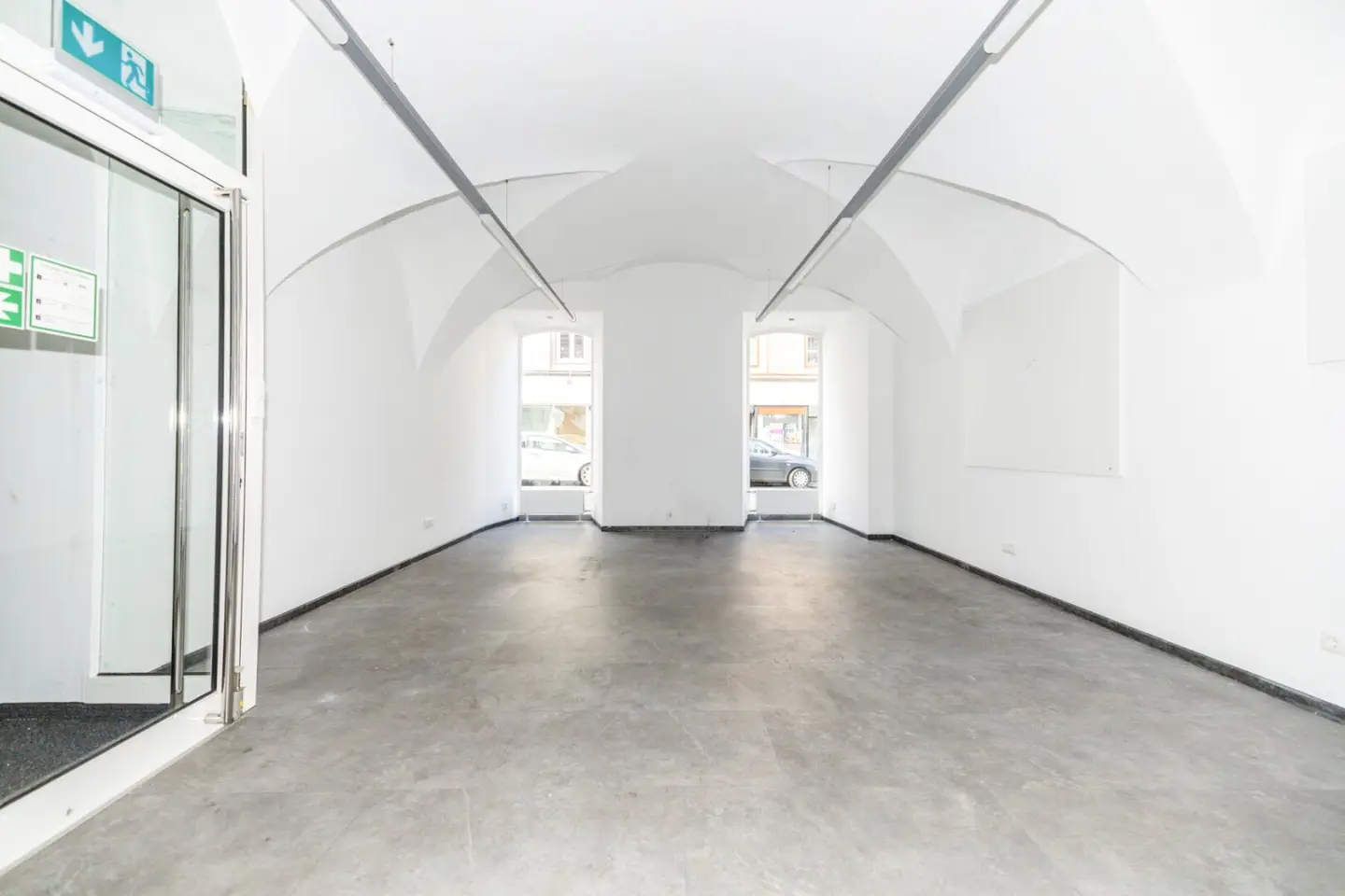 Commission-free central commercial premises I high foot traffic I climate-controlled and light-filled I prime location I recently renovated I PROJEKT WOHNEN