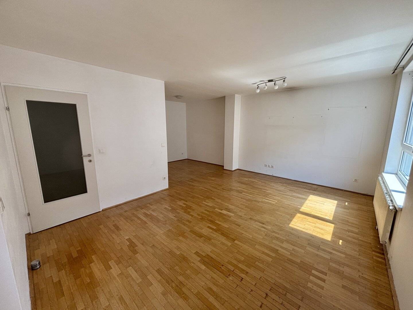 1,5 Zimmer Neubau - Ruhelage Tiefgaragenplatz Topinfrastruktur