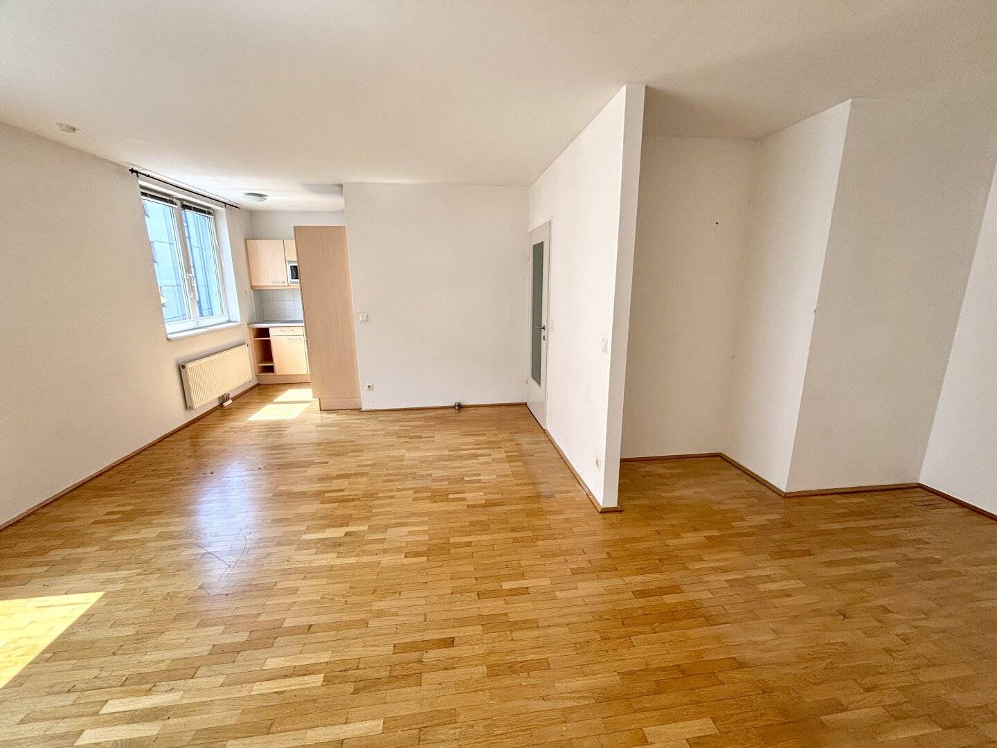 1,5 Zimmer Neubau - Ruhelage Tiefgaragenplatz Topinfrastruktur