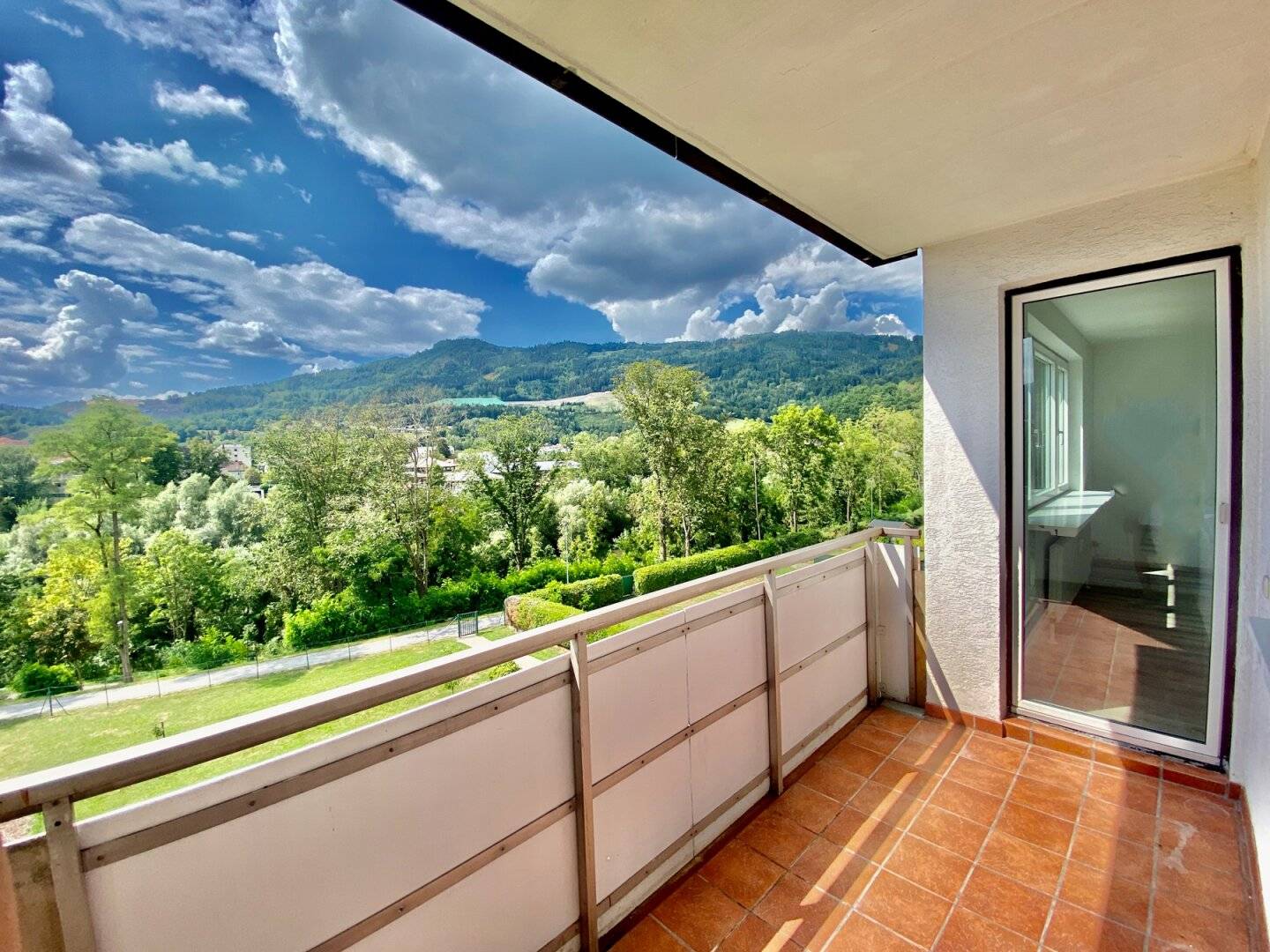 Top family apartment I 5 rooms I 2 loggias I elevator I separate kitchen I dreamlike view I Leoben I available now I PROJEKT WOHNEN