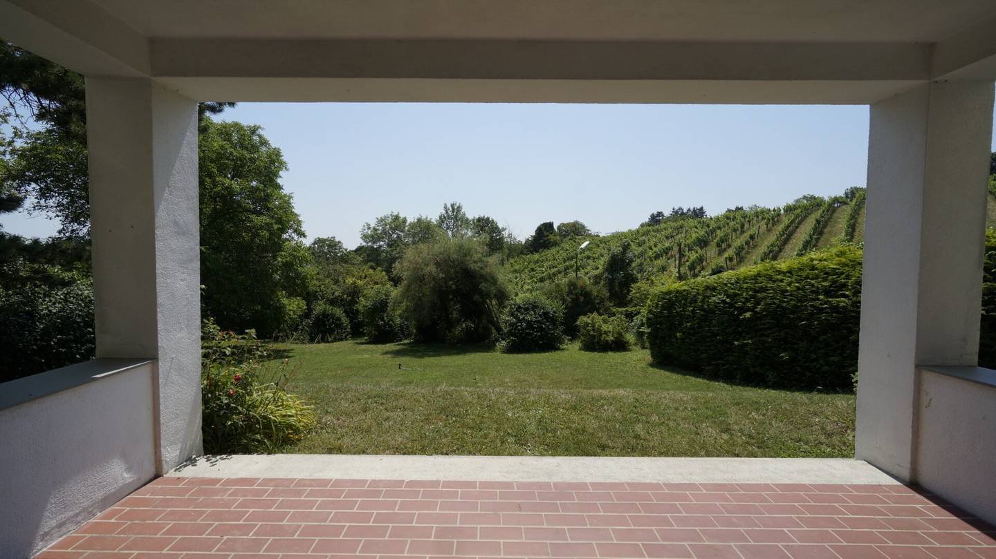 Exclusive villa in a prime location in Grinzing living in the vineyards