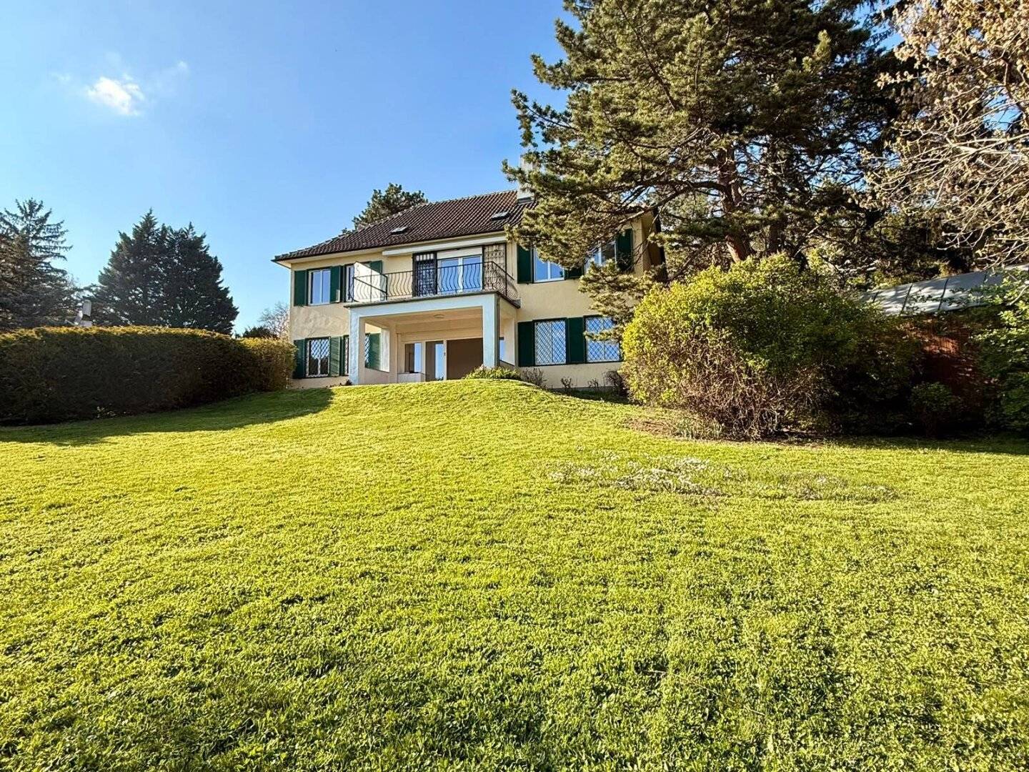 Exclusive villa in a prime location in Grinzing living in the vineyards