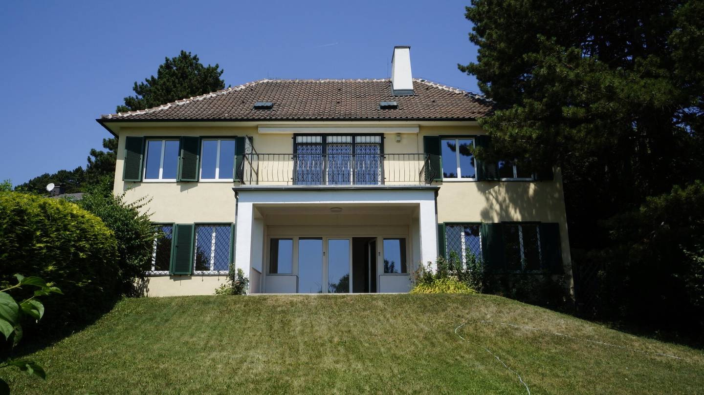 Exclusive villa in a prime location in Grinzing living in the vineyards