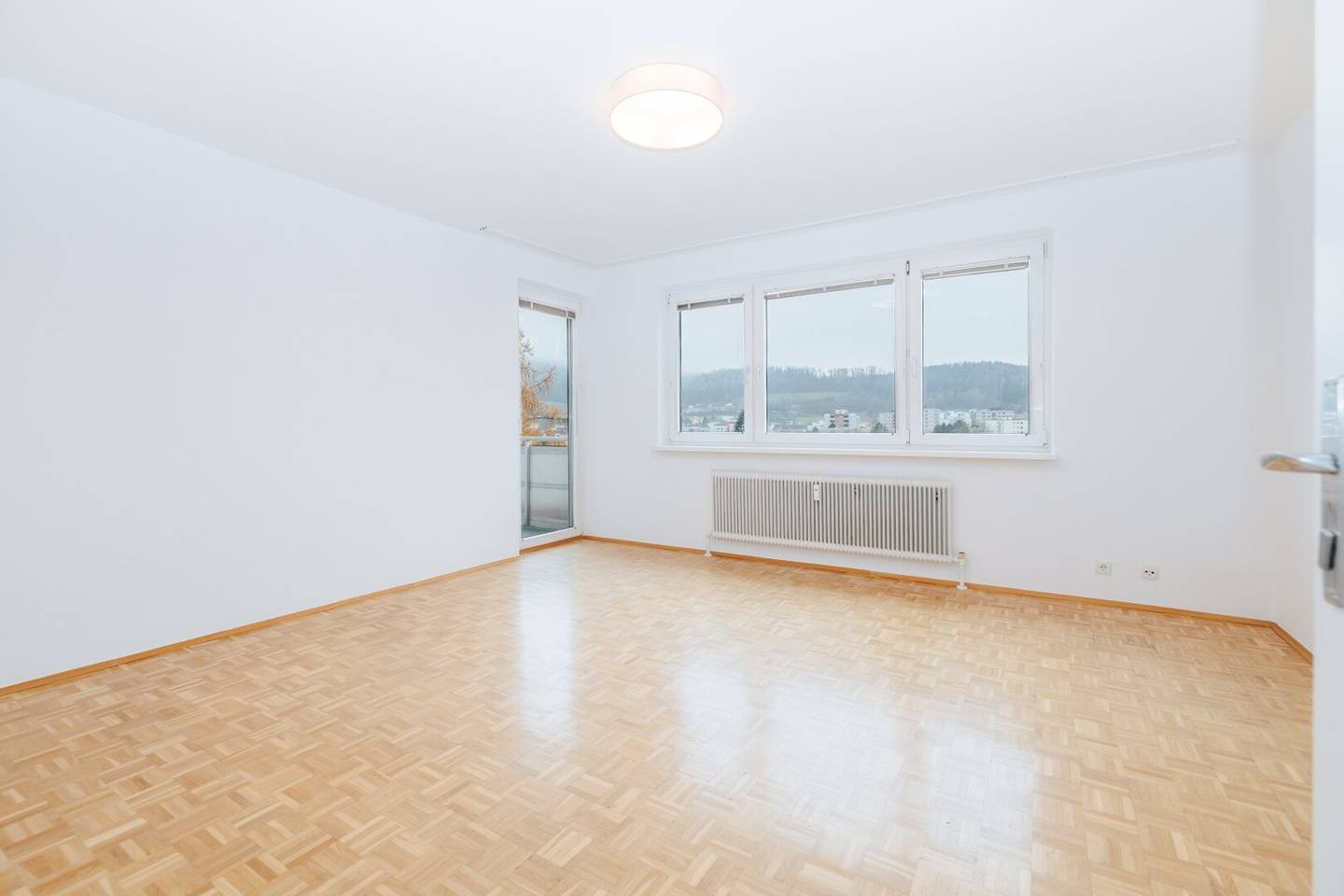 Bright owner-occupied apartment with loggia I quiet view location I 6th floor with wide view I Projekt Wohnen