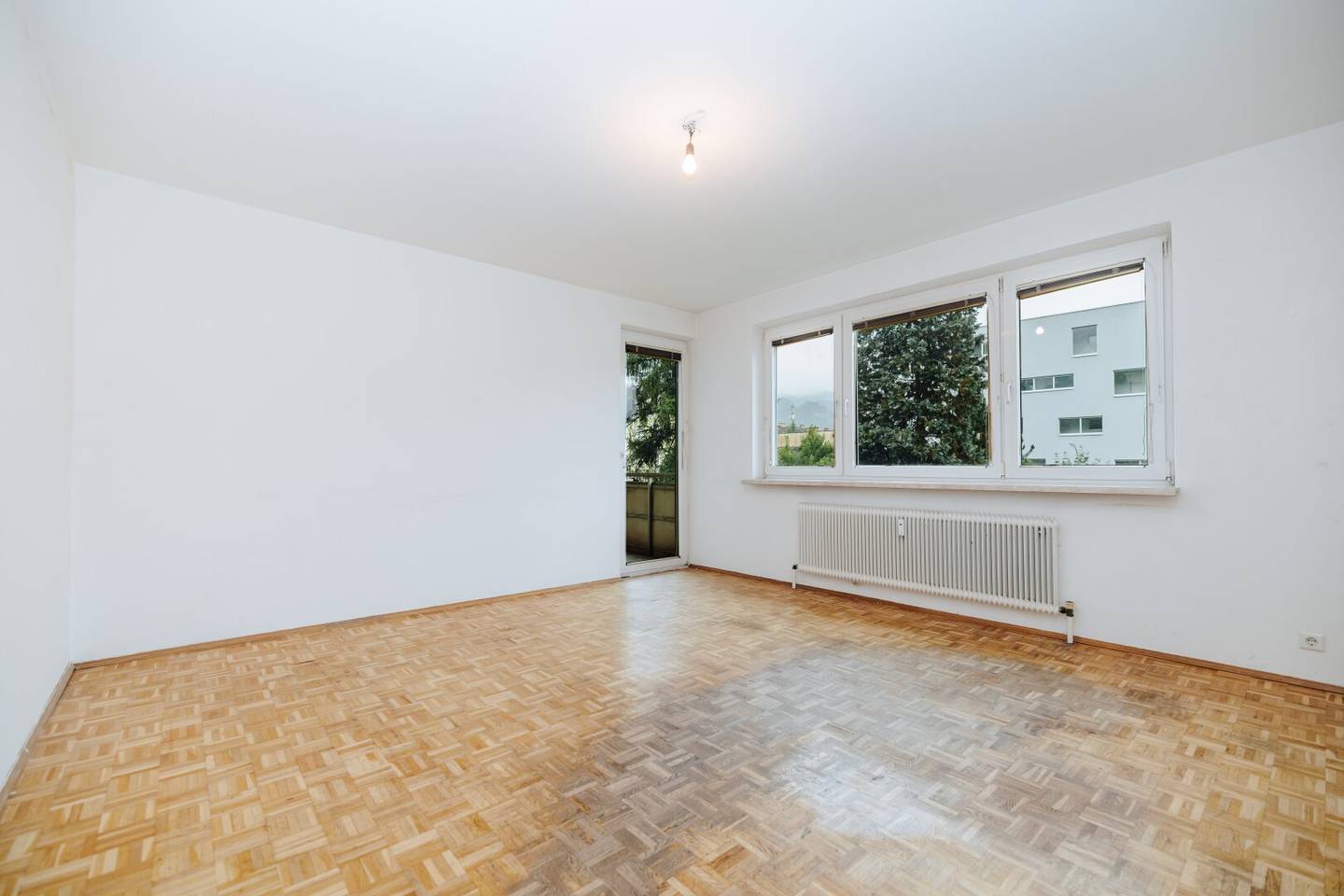Renovation project with potential directly on the Mur | South facing loggia | Elevator | Quiet location | Project living