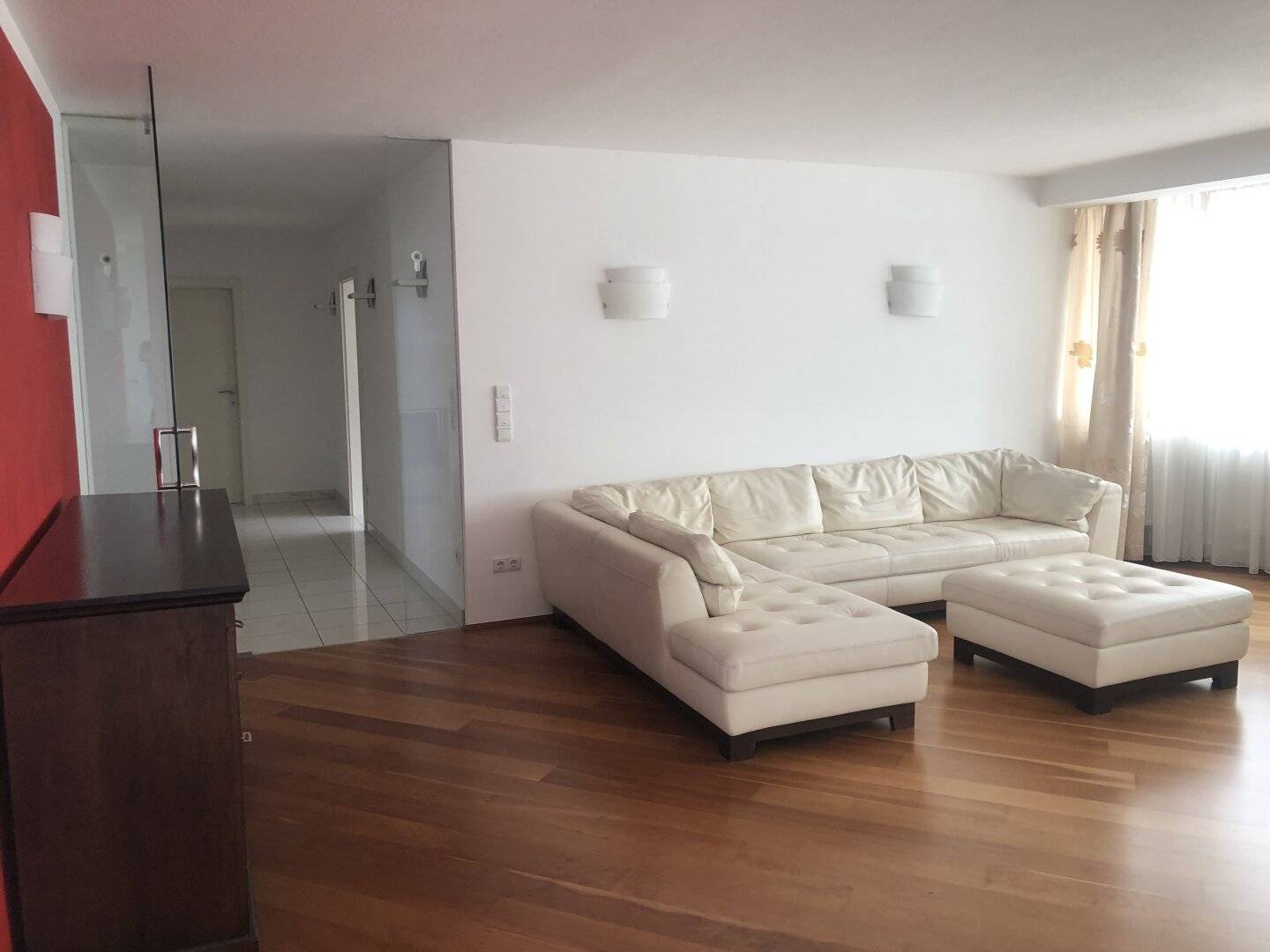 Exklusive, teilmöblierte 3-Zimmer-Wohnung mit Terrasse, Garage und Freistellplatz im Stadtzentrum Ried