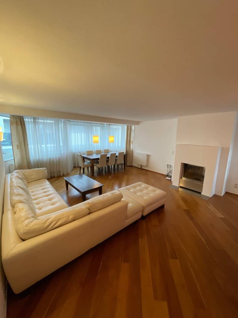 Exklusive, teilmöblierte 3-Zimmer-Wohnung mit Terrasse, Garage und Freistellplatz im Stadtzentrum Ried