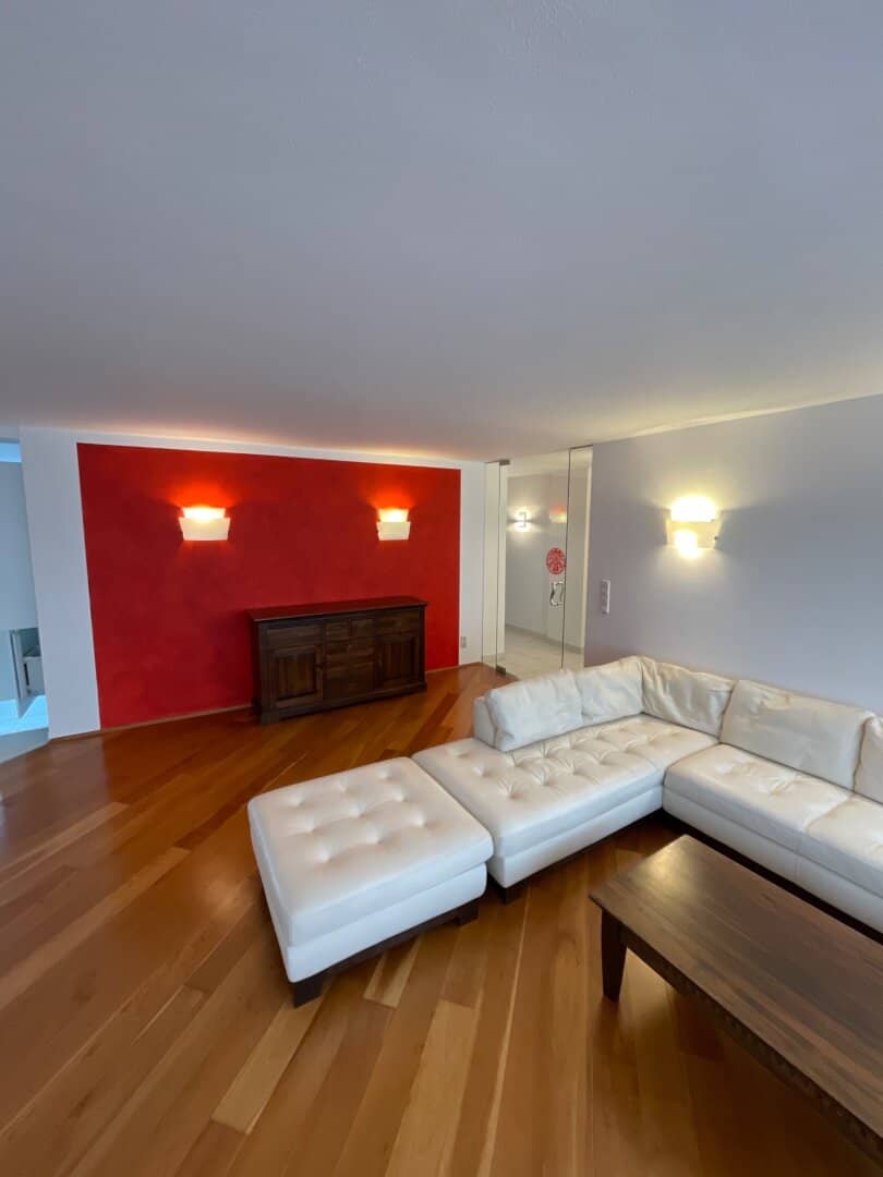 Exklusive, teilmöblierte 3-Zimmer-Wohnung mit Terrasse, Garage und Freistellplatz im Stadtzentrum Ried