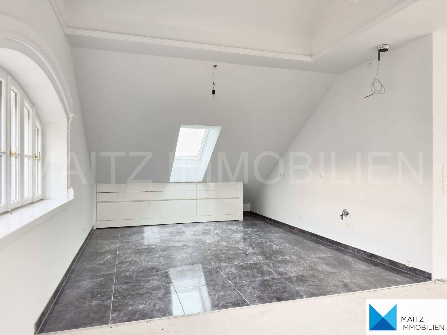 ERSTBEZUG: 2er-Wohnungspaket mit Kellerabteilen, Lager & 3 Garagenplaätzen