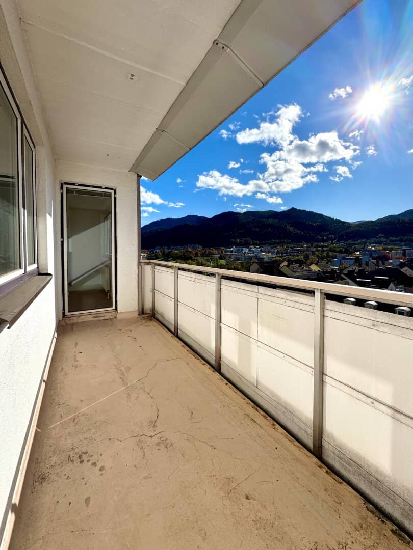 Beautiful wide view I 7th floor with elevator I quiet location I light-filled I Projekt Wohnen I guess? no keep exact? I wait.