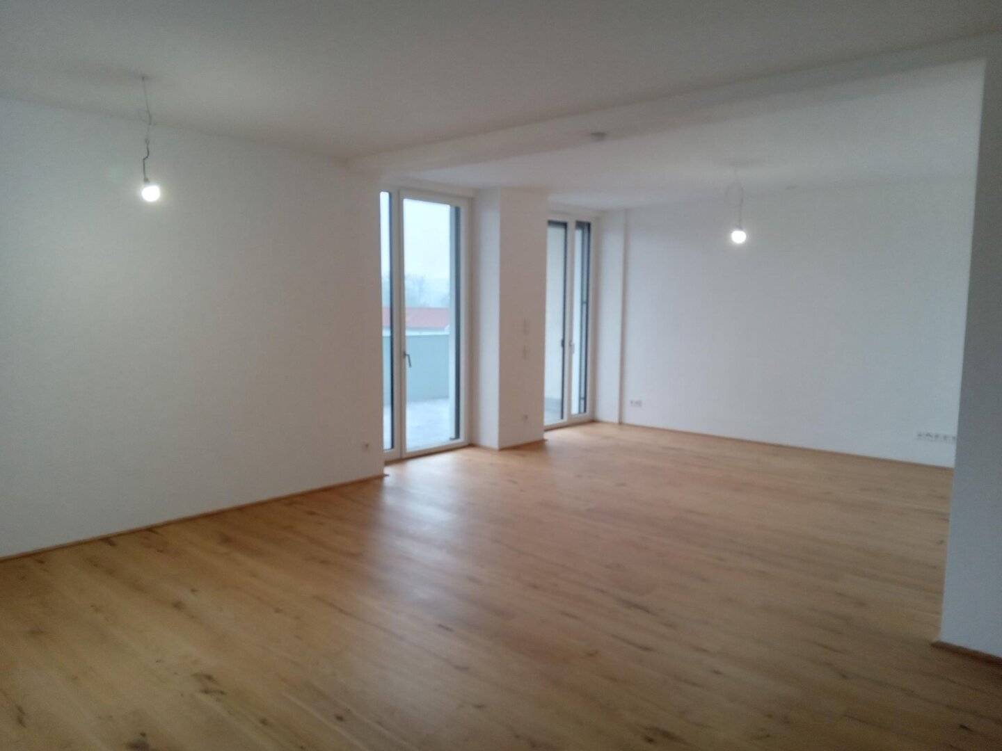 hochwertig ausgestattete 3-Zimmer-Wohnung mit großzügigem Balkon und möblierter Küche