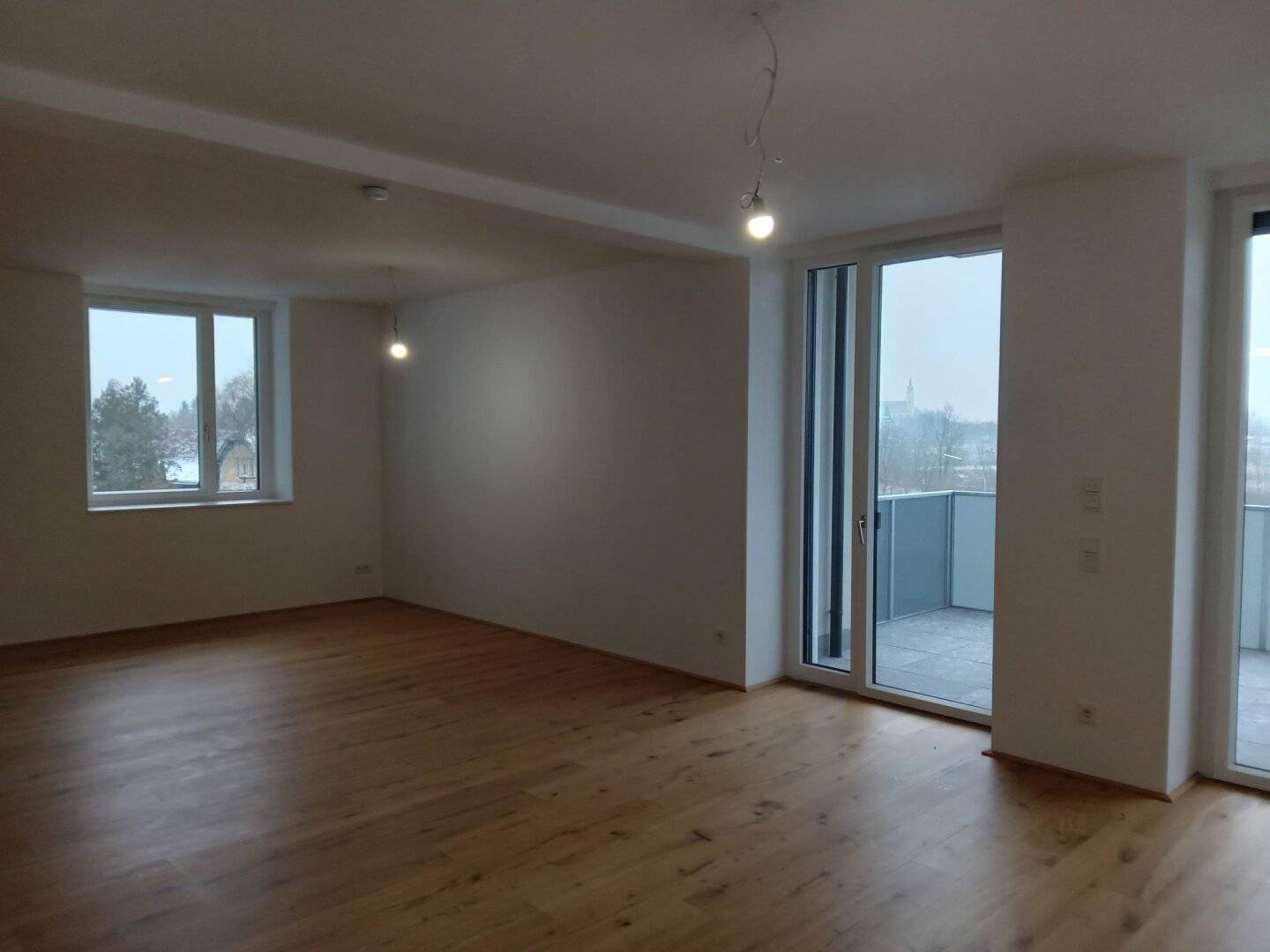 hochwertig ausgestattete 3-Zimmer-Wohnung mit großzügigem Balkon und möblierter Küche