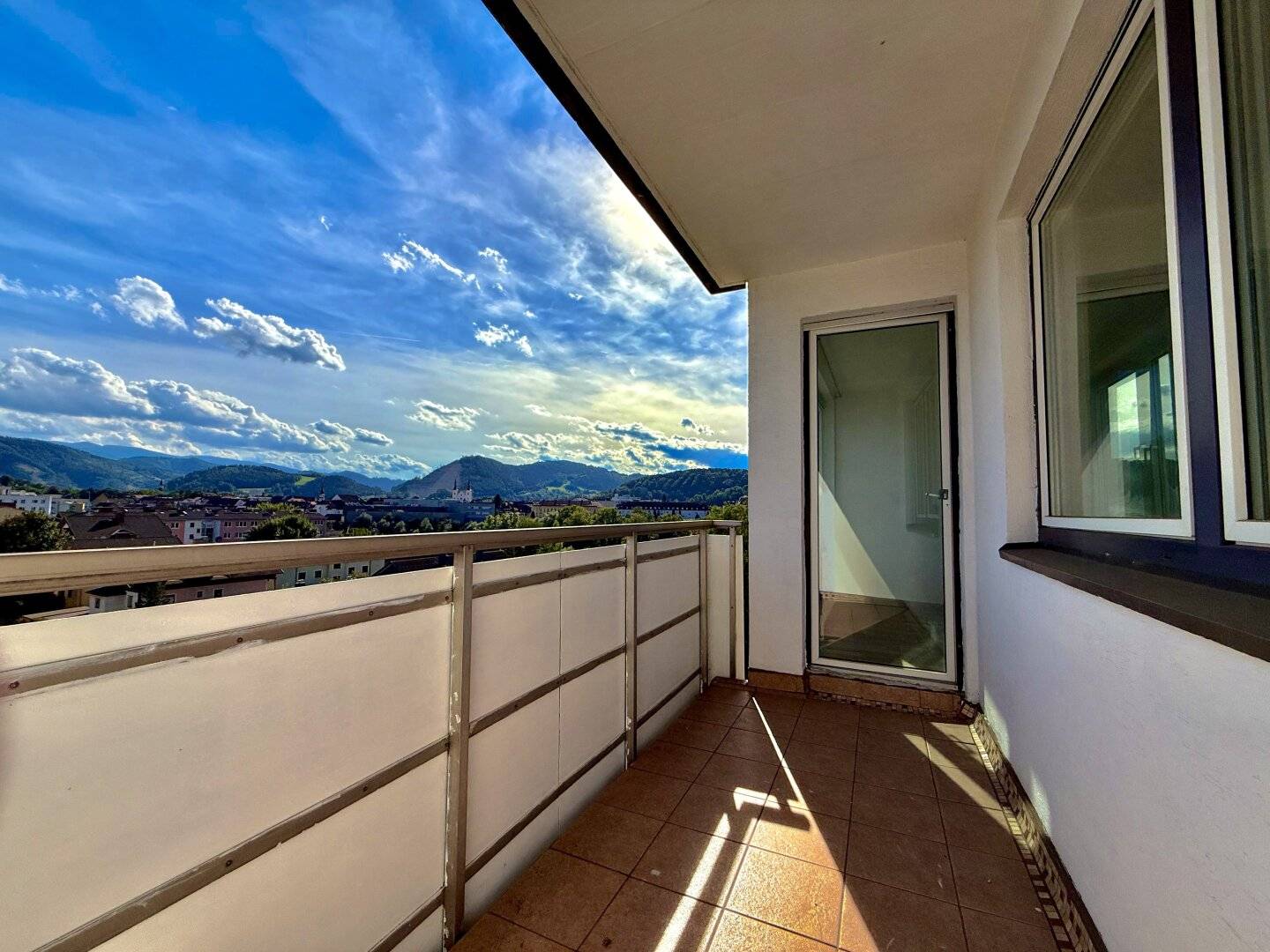 Two loggias, five rooms, family apartment, elevator, separate kitchen, dream view, Leoben, available immediately, Projekt Wohnen