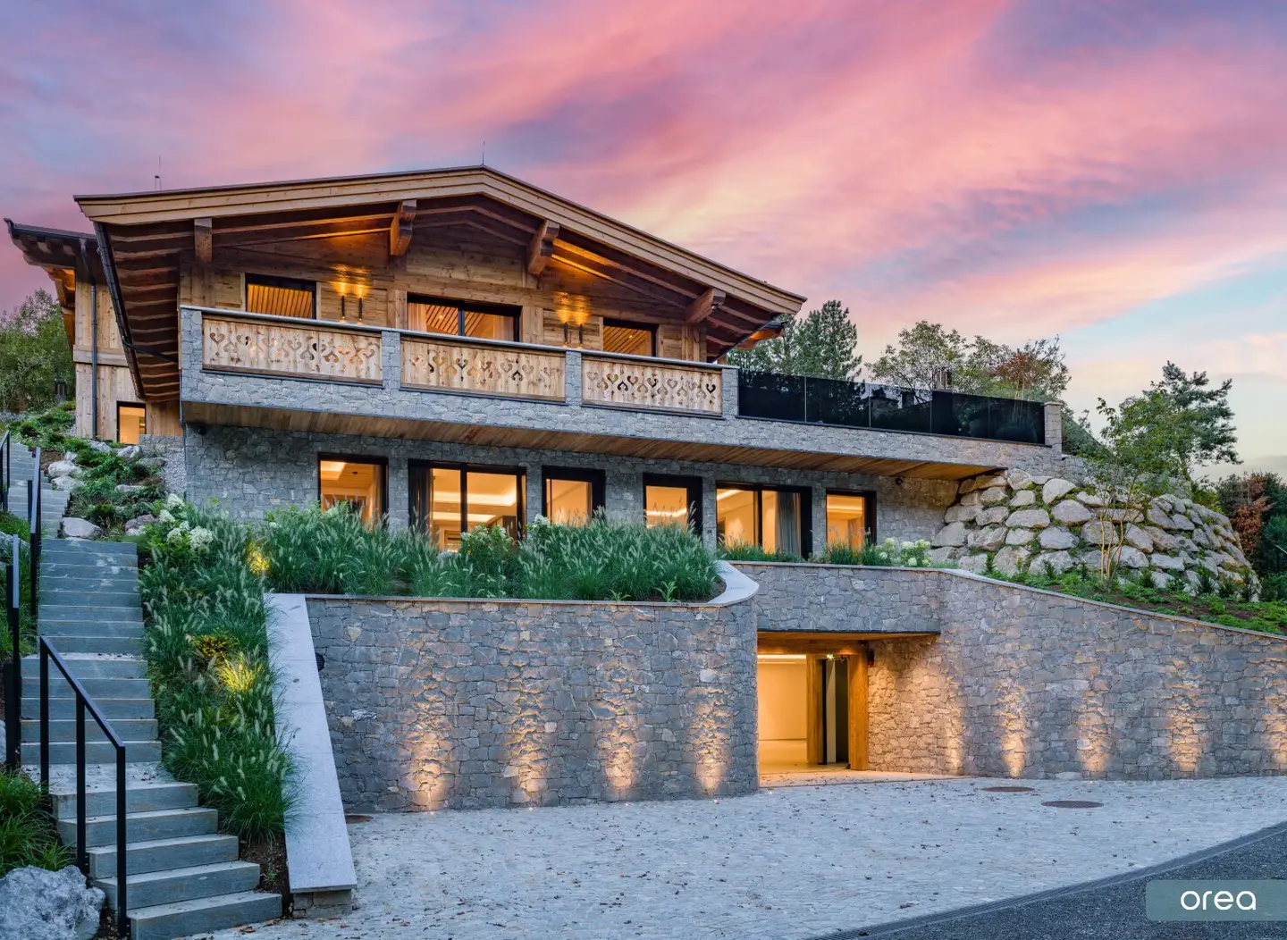 the hills · luxury living | Estate of the highest class