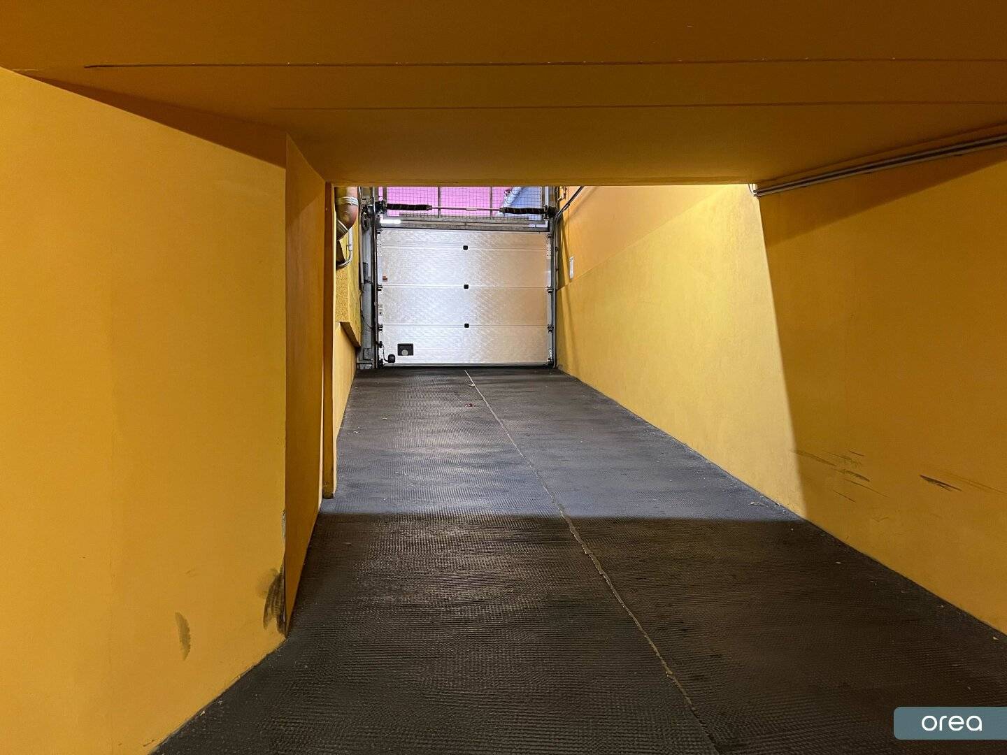orea | Garage investment in 1140 Vienna 3 parking spaces in good location | BEC