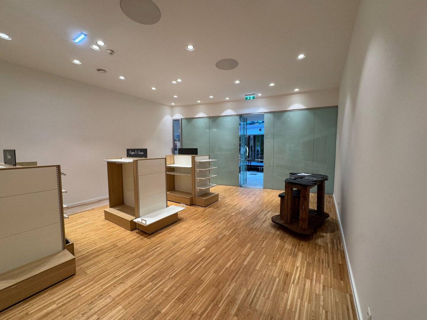 Commercial premises in an exclusive location in the center of Leobersdorf and German? No, sorry