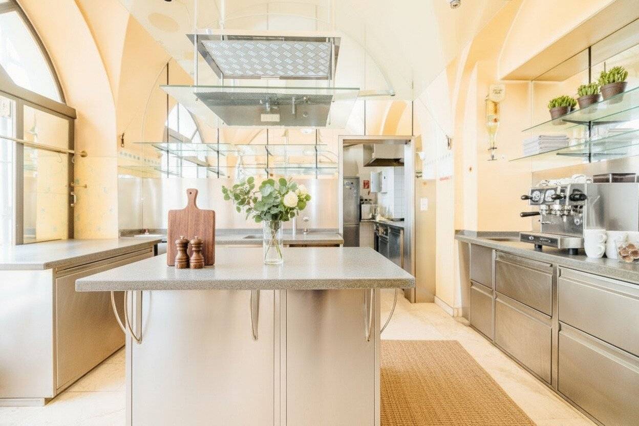 GASTRO-CHANCE I GEIDORF I TOP ADRESSE I ATTRAKTIVE FLÄCHE I KELLER INCLUDED I BESTE SICHTBARKEIT I PROJEKT WOHNEN