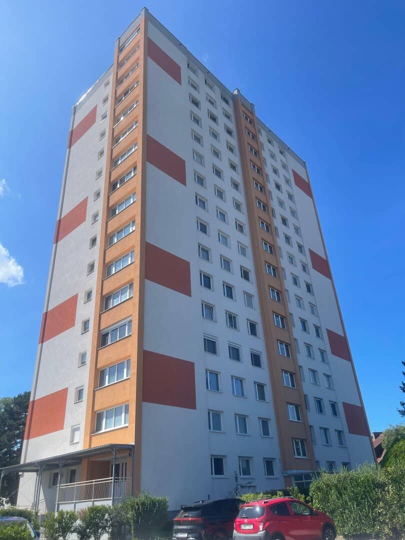 Sanierte 2-Zimmer-Wohnung mit 78 m² im 1. Liftstock – Wiener Neustadt