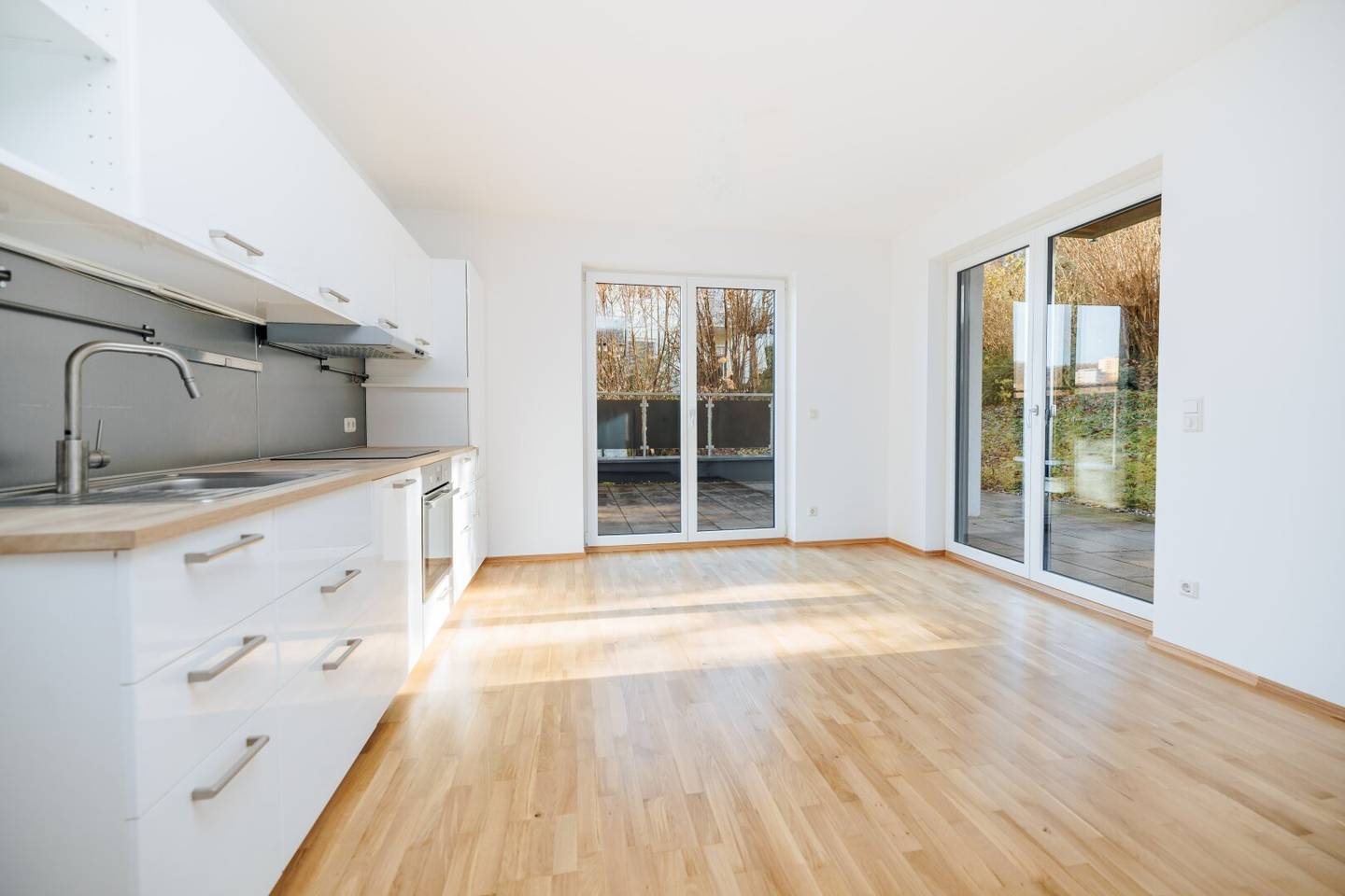Exclusive new build at the foot of the Ruckerlberg with a south-facing balcony and underground garage directly on Leonhardbach in idyllic Sackstraße available now