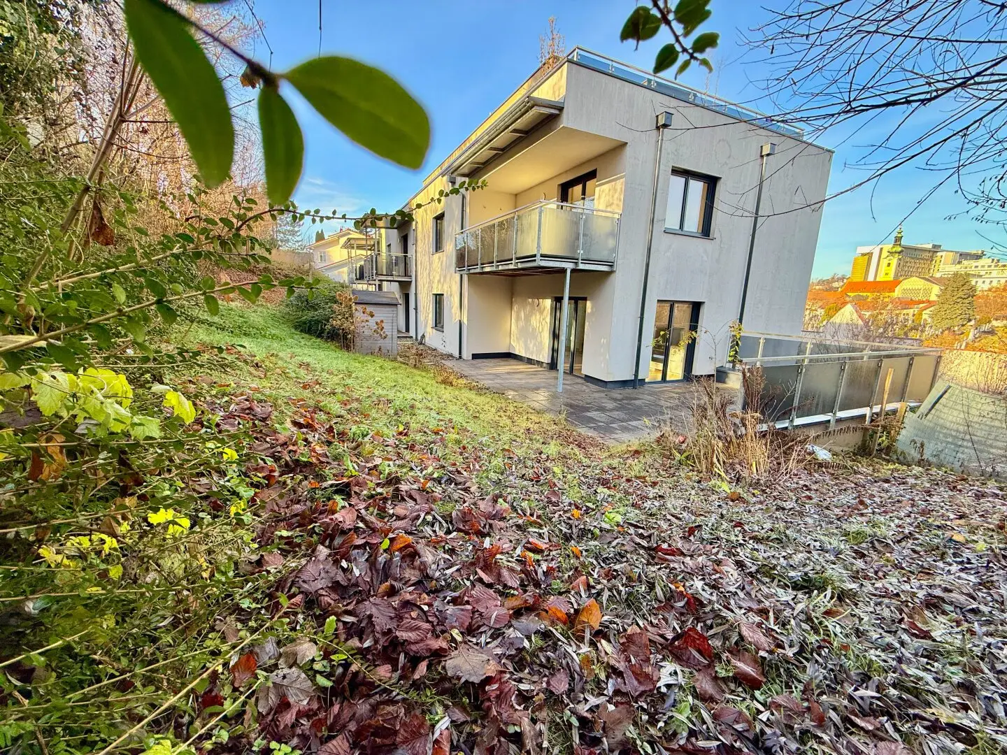 Exclusive new build at the foot of the Ruckerlberg south balcony underground garage directly on the Leonhardbach idyllic cul-de-sac available immediately